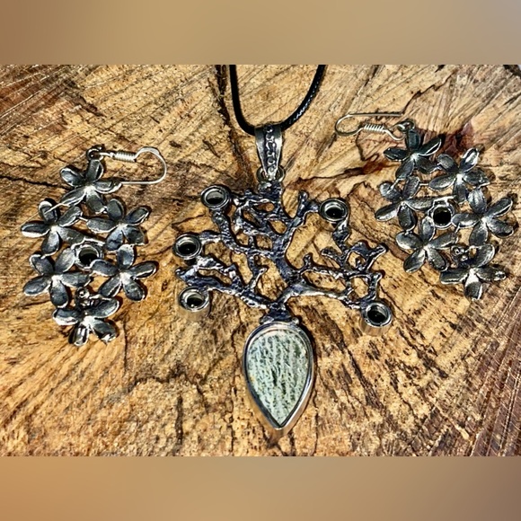 Chrysotile in Serpentine Pendant & Earrings - Picture 4 of 8